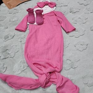 Toby 3 Pieces Set : Gown, Headband & Booties NB